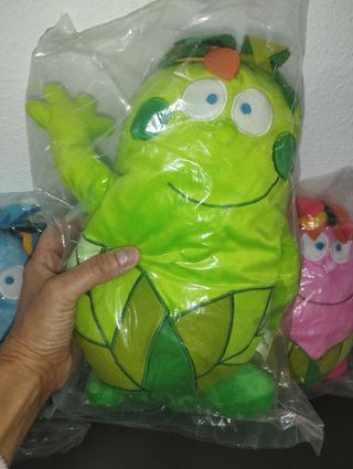 Tres muñecos peluches