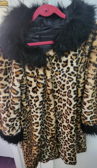 Chaquetón capucha animal print