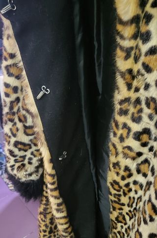 Chaquetón capucha animal print