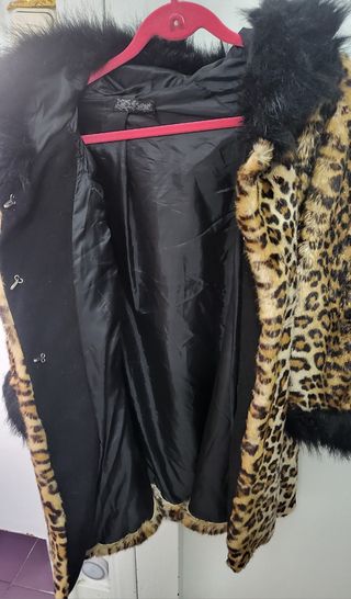 Chaquetón capucha animal print