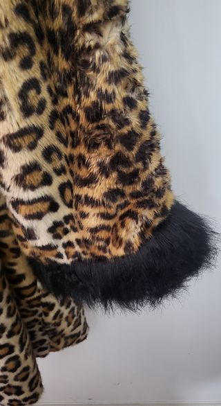 Chaquetón capucha animal print