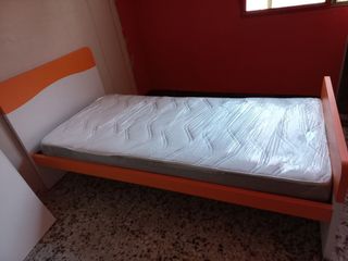 Cama de 90 con base tapizada más colchón