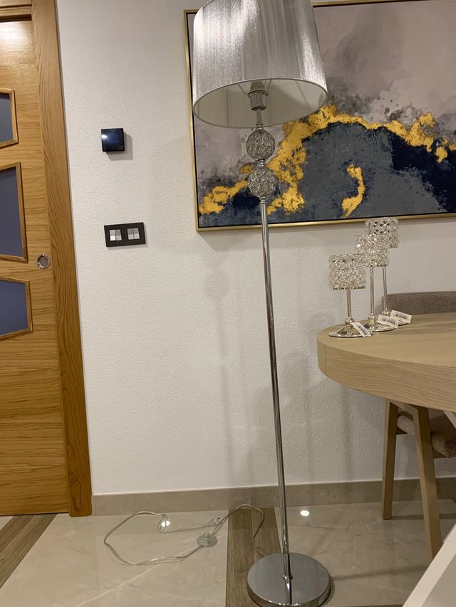 Lampara de pie y conjunto de portavelas