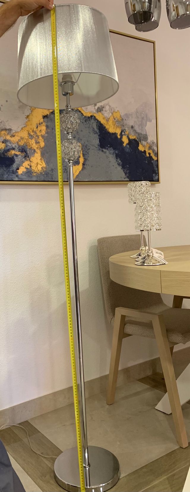 Lampara de pie y conjunto de portavelas