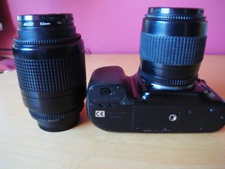 Cámara Nikon F50 con Objetivos 35-80mm y 80-200mm