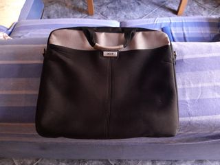 Maleta portátil acer.