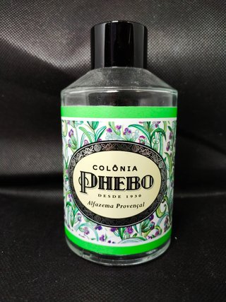 Bottiglie di profumo vuote