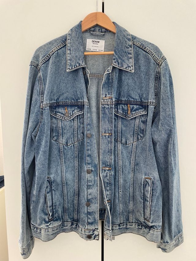 Chaqueta vaquera Bershka. Talla XL.