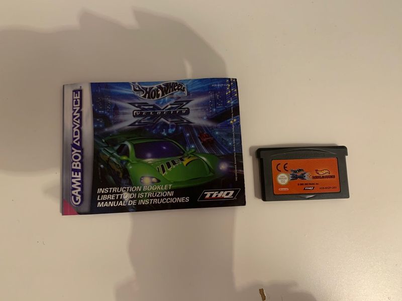 Imagen de HOT WHEELS 2 EN 1 VELOCITY X + WORLD RACE