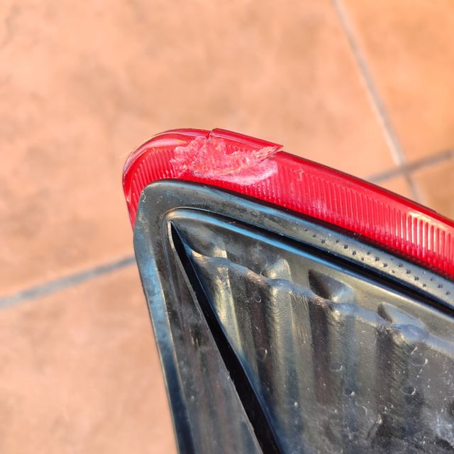 Piloto izquierdo Opel corsa d oscuro