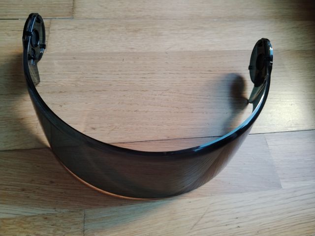Visera solar para casco. 