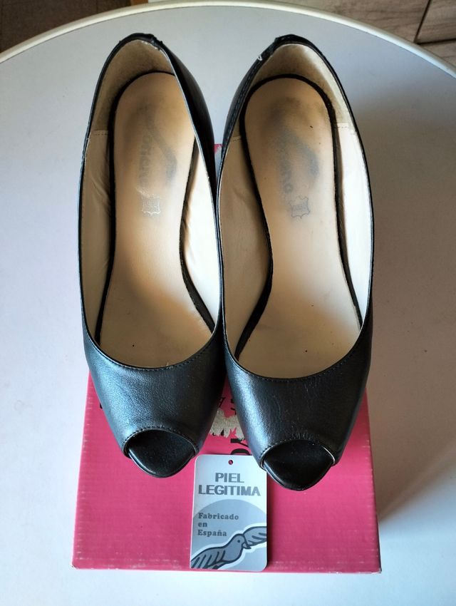 Zapatos piel tacón negros