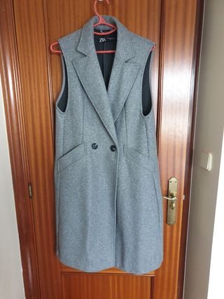 Chaleco largo Zara color gris 