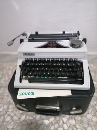 Máquina de escribir ERIKA