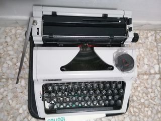Máquina de escribir ERIKA