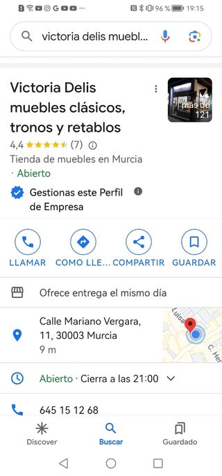 Aparador pintado al óleo con cristal