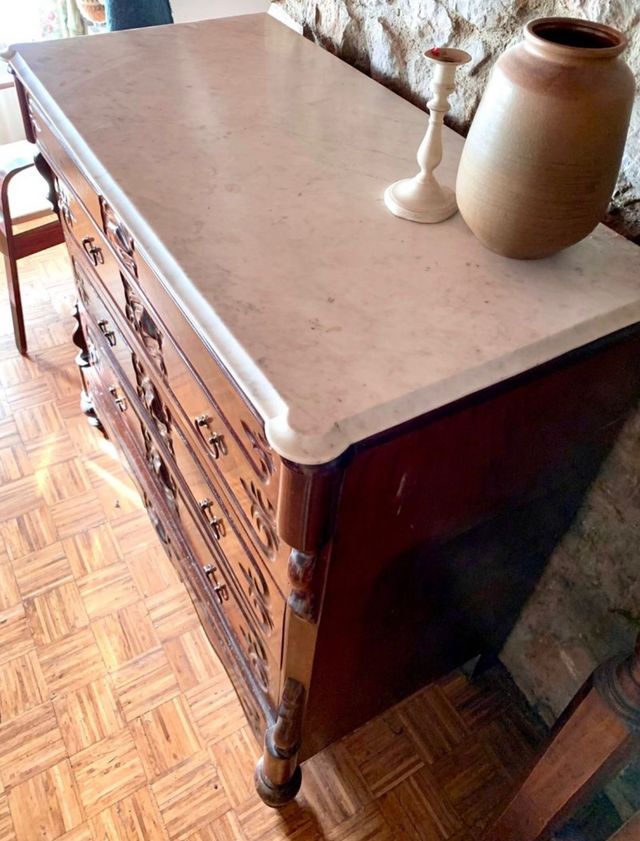 Antica cassettiera catalana in mogano e marmo del XIX secolo