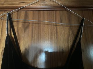 Vestido efecto terciopelo de Zara