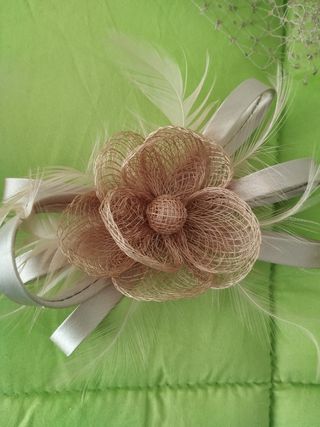 Tocados para el pelo o vestidos