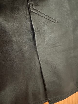 Falda de piel, color negro, talla 40, como nueva