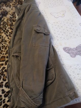 Cazadora forrada color caqui