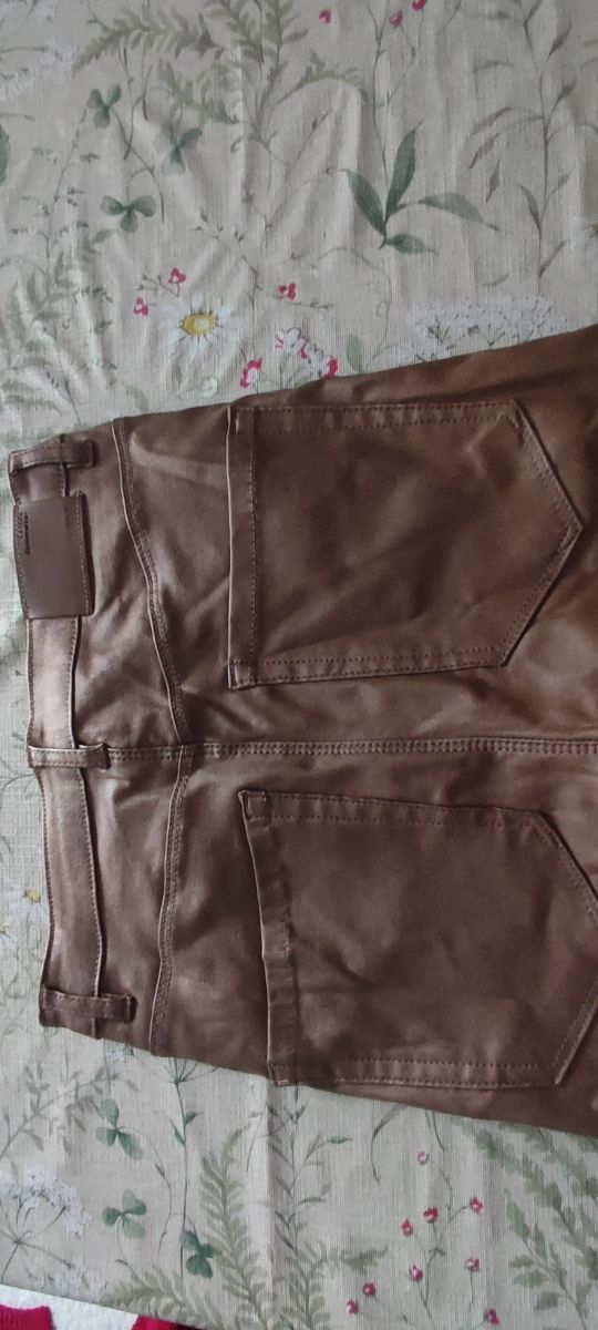 Pantalón de cuero marron