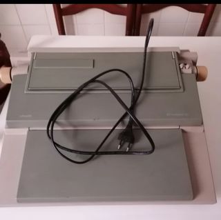 Máquina de escribir Olivetti eléctrica.