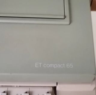 Máquina de escribir Olivetti eléctrica.