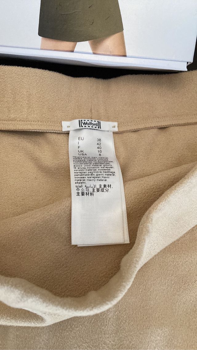 Falda corta WOLFORD, T. 38.