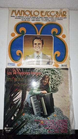 14 discos de vinilo grandes, de música española