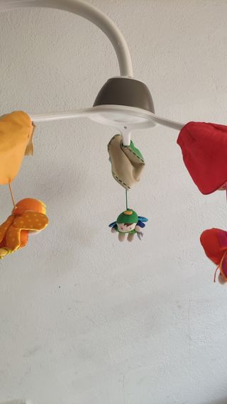 Carrusel para cama niño con luz y sonido