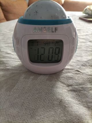 Reloj despertador con luces y sonido 