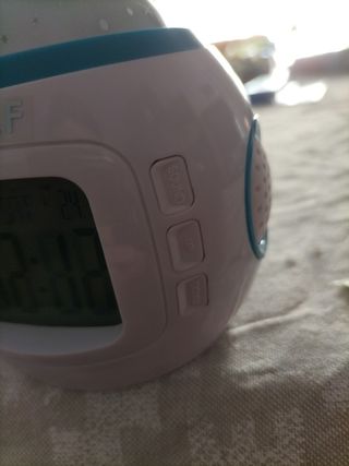 Reloj despertador con luces y sonido 