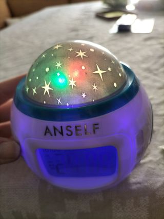 Reloj despertador con luces y sonido 