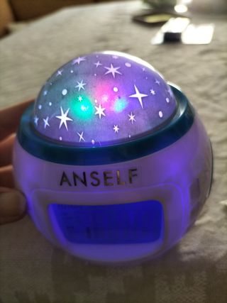 Reloj despertador con luces y sonido 