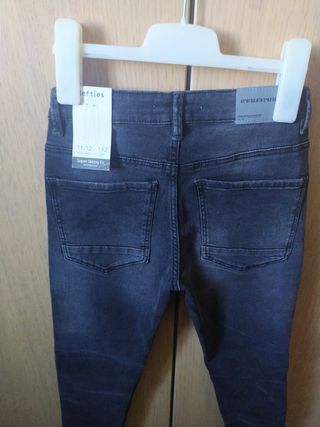 Pantalón vaquero niño. Elástico