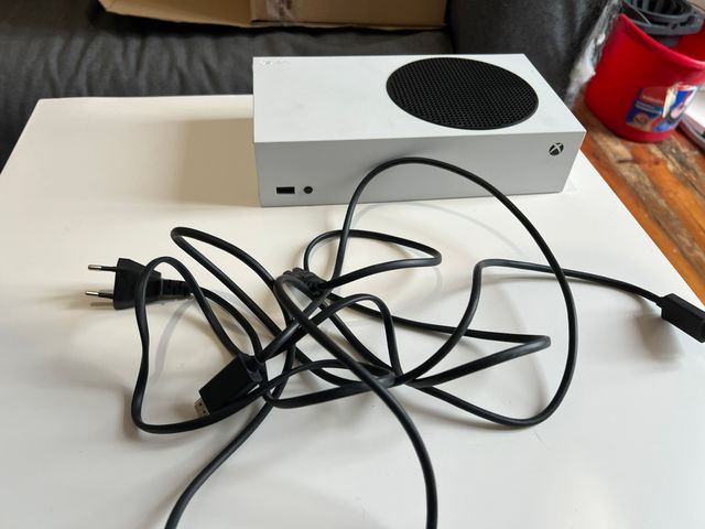 X box series S + 2 Mandos + Baterías con cargador