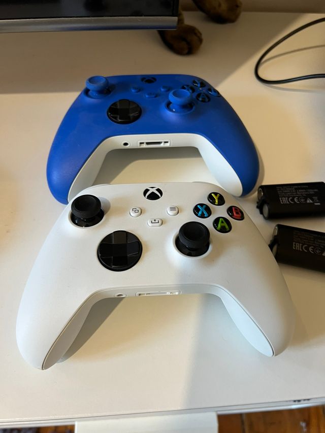 X box series S + 2 Mandos + Baterías con cargador