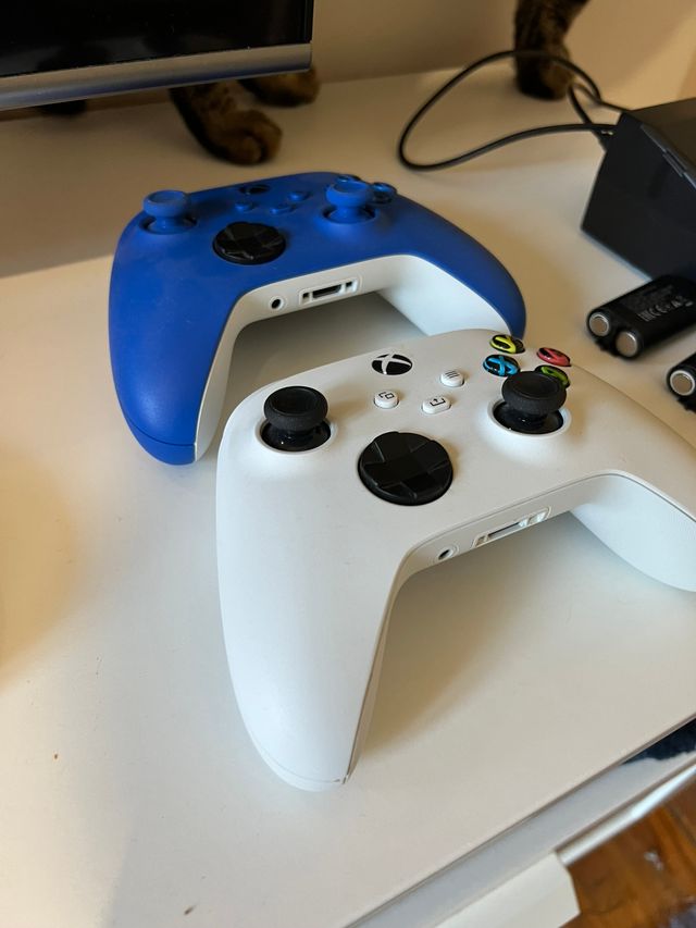 X box series S + 2 Mandos + Baterías con cargador