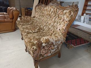 Sofá de tres plazas y dos butacas a jueg