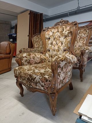 Sofá de tres plazas y dos butacas a jueg