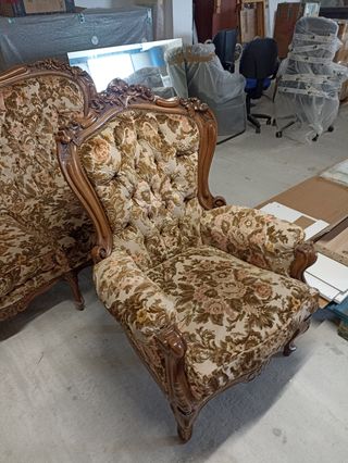 Sofá de tres plazas y dos butacas a jueg