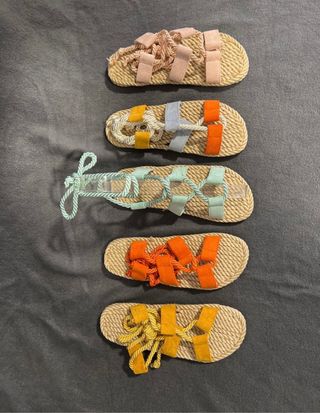 Sandalias romanas de colores