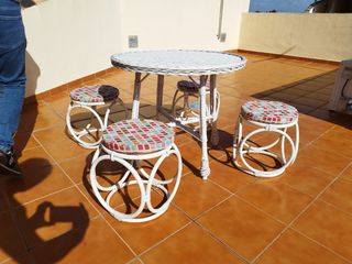 urge venta de mesa,4 bancos