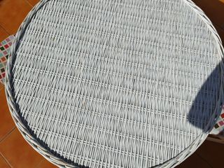 urge venta de mesa,4 bancos