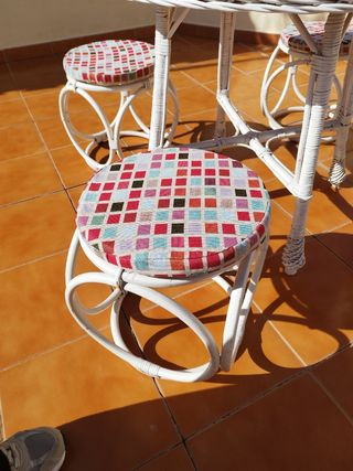 urge venta de mesa,4 bancos