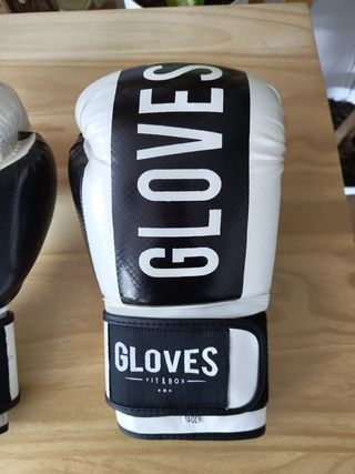 Guantes de boxeo 14 Oz con vendajes