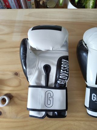 Guantes de boxeo 14 Oz con vendajes