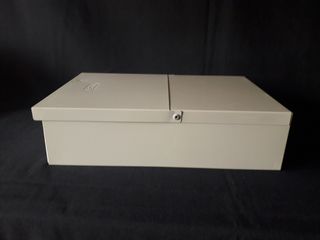 LIPS. Caja De Seguridad de Banco.