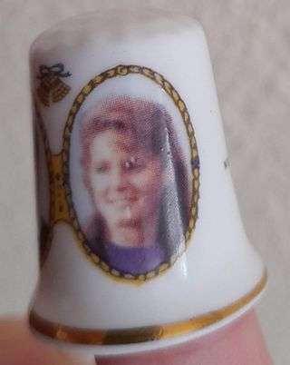 Dedal porcelana. Boda casa real inglesa.